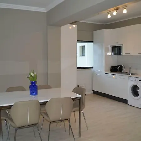 Apartament Spacious With Rooftop Pool Віавіа