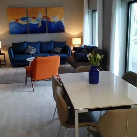 Spacious With Rooftop Pool Віавіа