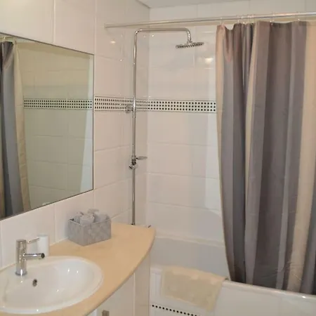Apartament Spacious With Rooftop Pool
