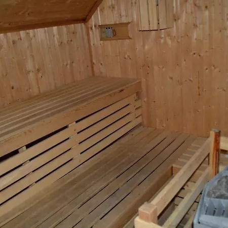 Apartament Spacious With Rooftop Pool Віавіа