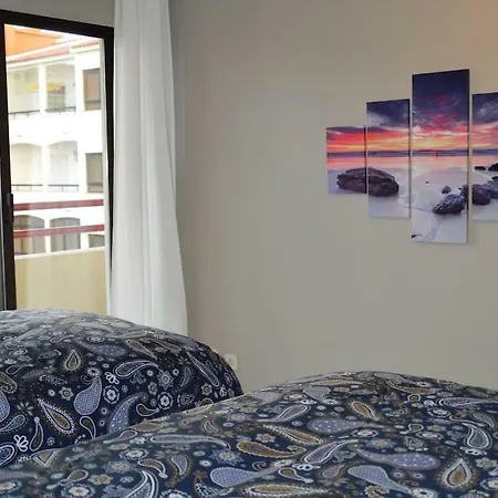 Spacious With Rooftop Pool Віавіа